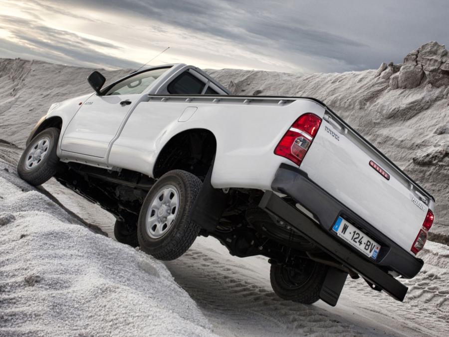  Toyota Hilux Regular Cab 2011 года  (фото 11 из 14)